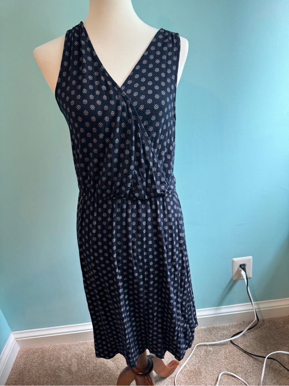 Old Navy Navy Sleeveless Faux-Wrap Midi Dress with White Daisy Print